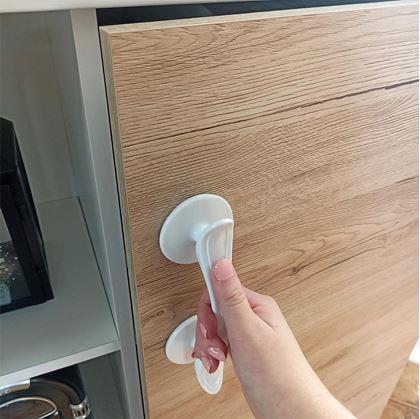 Nalepovací madlo na nábytek