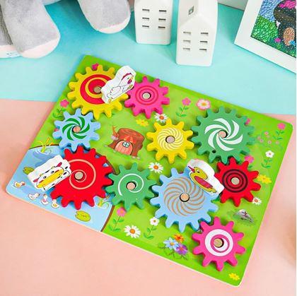 Obrázek z Dřevěná hračka s ozubenými kolečky se zvířátky