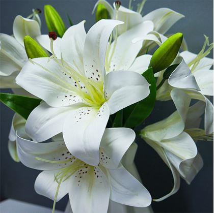 Obrázek z Umělá kytice lilií - bílá