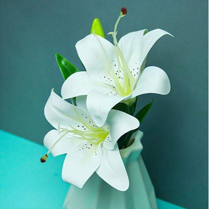 Obrázek z Umělá kytice lilií - bílá