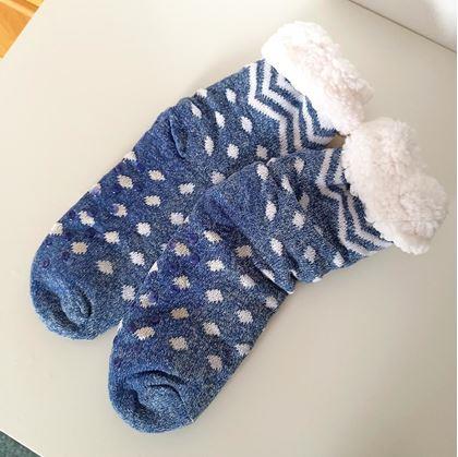 Obrázek z Vánoční hřejivé ponožky s kožíškem - puntíky