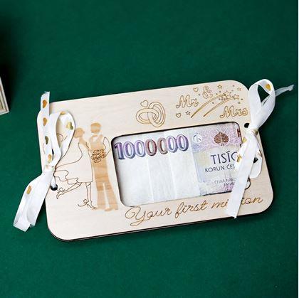 Obrázek z Svatební dar - dřevěné pouzdro na peníze
