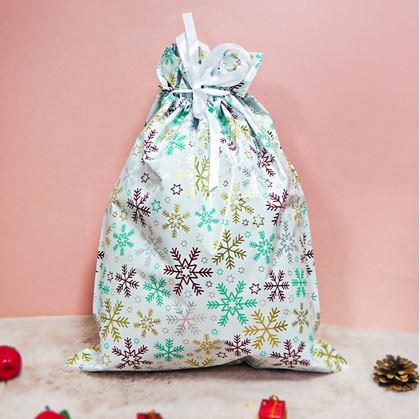 Obrázek z Vánoční dárkový balicí sáček se šňůrkou - 51x39 cm - sněhové vločky