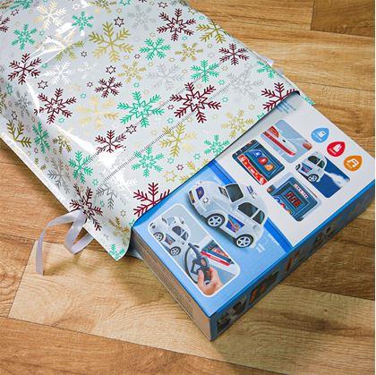 Obrázek z Vánoční dárkový balicí sáček se šňůrkou - 51x39 cm - sněhové vločky