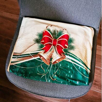 Obrázek z Potah na židli s vánočním motivem - zelenozlatá vánoční elegance