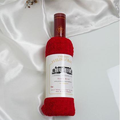 Obrázek z Ručník v dárkovém balení láhev vína - červený