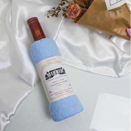 Obrázek z Ručník v dárkovém balení láhev vína - modrý