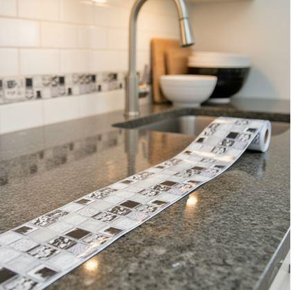 Obrázek z Samolepicí lišta mozaika - šedý mix