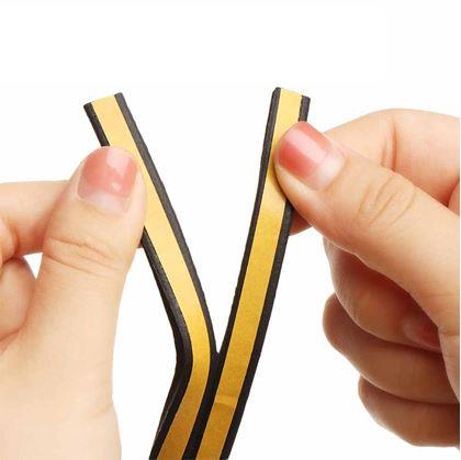 Obrázek z Samolepící těsnění do oken a dveří 2,5 m - černé