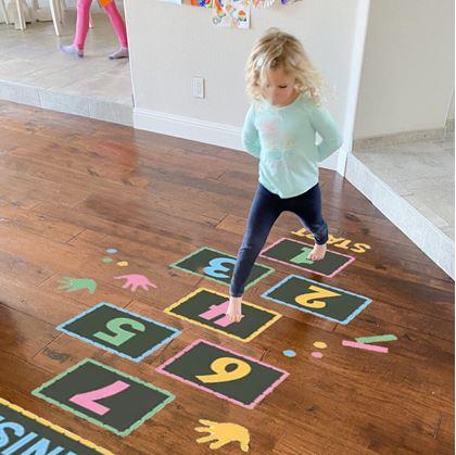 Obrázek z Samolepky na podlahu - skákací panák