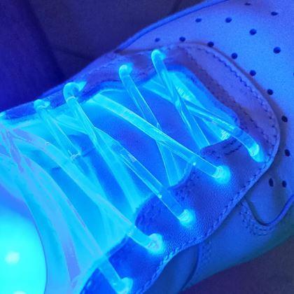 Obrázek z LED svítící tkaničky - modré