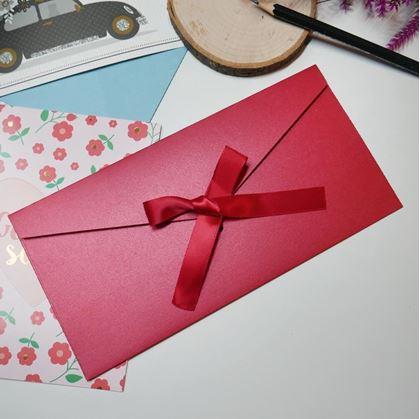 Obrázek z Dárková obálka se stuhou - červená