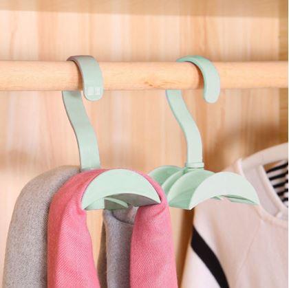 Obrázek z Praktický věšák do skříně - zelený