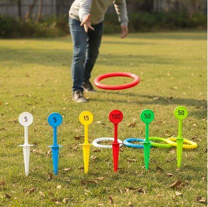 Obrázek z Hra házení kroužků s kolíky do země