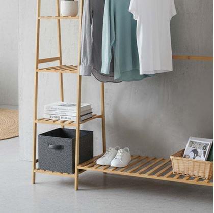 Obrázek z Dřevěný stojan na oblečení s policemi a věšákem - šířka 130 cm