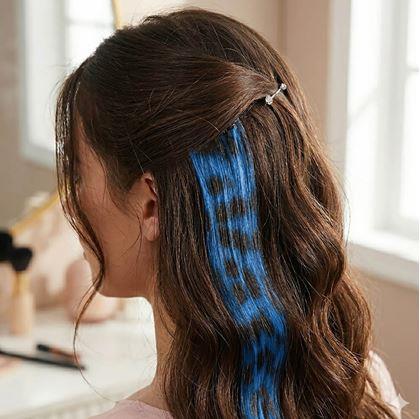 Obrázek z Barevný clip in pramínek 45 cm, mývalí ocas - modrý