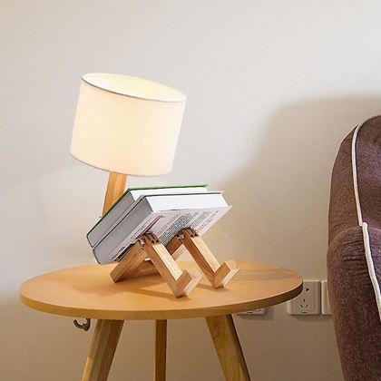 Obrázek z Dřevěná stolní lampa panáček