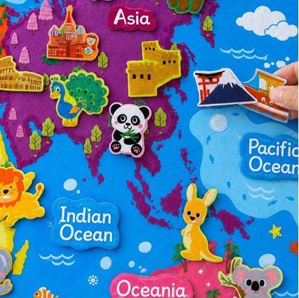 Obrázek z Plstěná dětská mapa světa se zvířátky a památkami