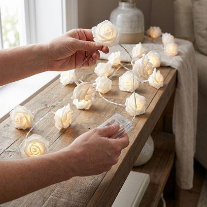 Obrázek z LED světelný řetěz na baterie s růžičkami – 20 květů